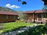Домик с видом на горы