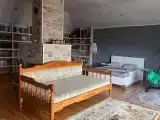 Деревянный дом с красивым видом на море