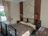 Уютный дом с видом на сад