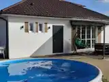 Частный дом с бассейном, баней и чаном