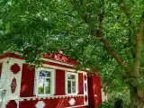 Уютный дом с беседкой у реки в тихом месте