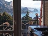 Апартаменты трехкомнатные с видом на море и пятью балконами