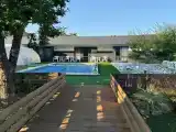 Дом с бассейном