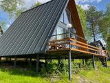 Шале у лесного озера