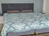 Танхаус камином трёхэтажный, с балконом, 3 комнаты не изолированные.