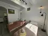 Домик в парке Цветник
