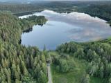 Домик с панорамным остеклением, террасой и видом на озеро