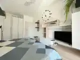 Шикарная евро2ка у метро