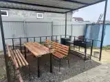 Трёхкомнатный новый коттедж в черте города с бассейном