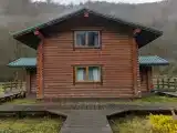 Семейный коттедж с красивым видом из окна