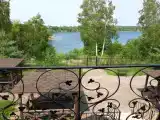 Коттедж у озера