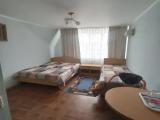 Трёхместный номер с двуспальной кроватью + односпальная кровать