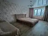Новый дом с огороженной территорией и шикарным видом из окна