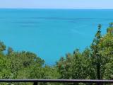 Уютная комната в доме Остановка Море с видом на море и лес