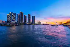 Encounter the coast theme apartment (century park Evergrande bund store), Хайкоу