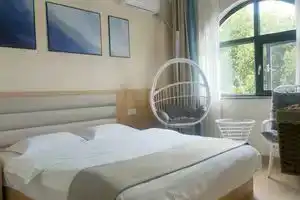 Jinyu Hotel, Дали