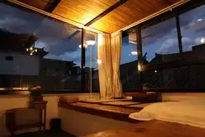 Easy life Hotel, Дали
