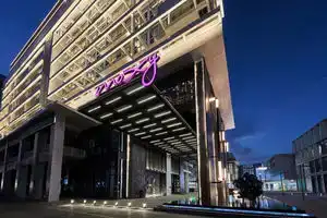 Отель «Moxy Shenzhen North Station», Шэньчжэнь