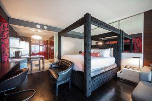 Entire Vegas King bed, balcony suite. Marble bath spa tub, 70"/55" smart TVs, Лас-Вегас