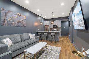 Movie Theatre and Luxury Amenities - Chic Urban Haven, Филадельфия