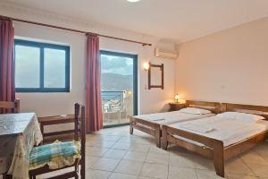 Fronis Studio D, Карпатос