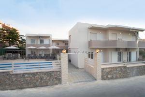 Naiades Luxury Apartments, Калатас