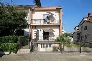 Blue Adria Suite 3 within walking distance of the beach and town center, Пореч
