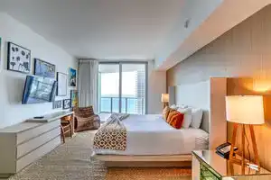 Beach View and Spa Amenities - Beautiful Coastal Retreat, Голливуд