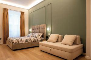 Suite 33, Неаполь
