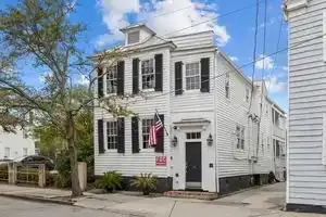 Stylish Getaway in Downtown Charleston, Чарлстон