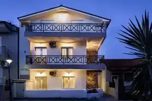 Villa Pearl, Полихроно