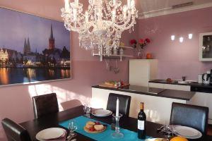 Downtown, Lübeck, ground floor, turn of the century, old town, fireplace, WiFi, parking lot, Любек