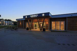 Luxuriös Ausgestattete Ferienwohnung für Max. 4 Personen. Pool, Strand und Sauna, Варен