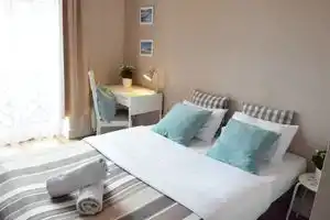 Blooms Inn - City Center Poznan by Friendly Apartments, Познань