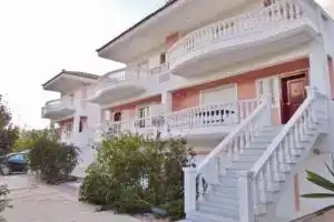 PurpleBlue Maisonette, Лутраки