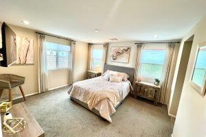 Spacious and Stylish home. Close to medical/corporate centers, freeway, & strip!, Лас-Вегас