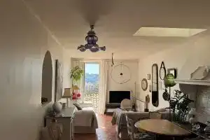 Charming village house in Haut-de-Cagnes, sea view and authenticity, Сен-Лоран-дю-Вар