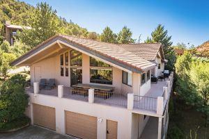 NEW! Red Rock Holiday, Airport Mesa, Decks, Views, SPA, Mins from Uptown, Седона