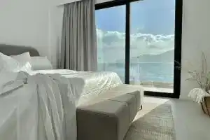 Swiss Hotel, Влера
