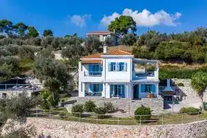 Villa Avaton with Magnificent Sea View and Skopelos Town, Скопелос