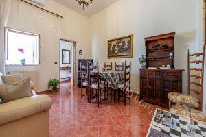 Charming Andria Apartment in the Heart of the City, Андрия
