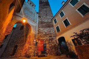 Relais in the Castle - Flat in the Medieval Tower, Бассано-дель-Граппа