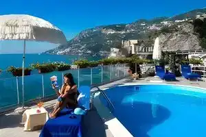 Hotel «Panorama», Майори