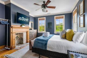 Spacious Layout and Exclusive Membership Access - Charming Modern Retreat, Чарлстон