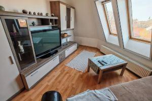 White Apartment – Cozy & Central One-Bedroom Retreat in Kecskemét, Кечкемет