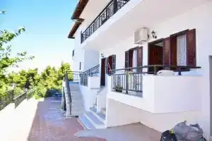 Seaview Studios Kriopigi, Криопиги