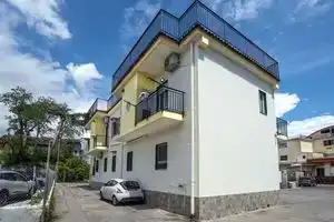 Nives Bed & Breakfast, Скафати