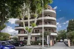 Le St Cloud, Сен-Лоран-дю-Вар