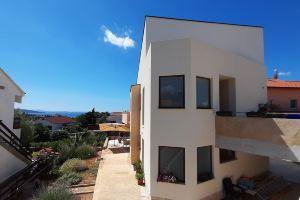 Villa Ira with pool, family-friendly, WiFi, parking, pets allowed, Крк