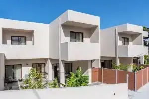 Samos Tropic Apartments, Карловаси